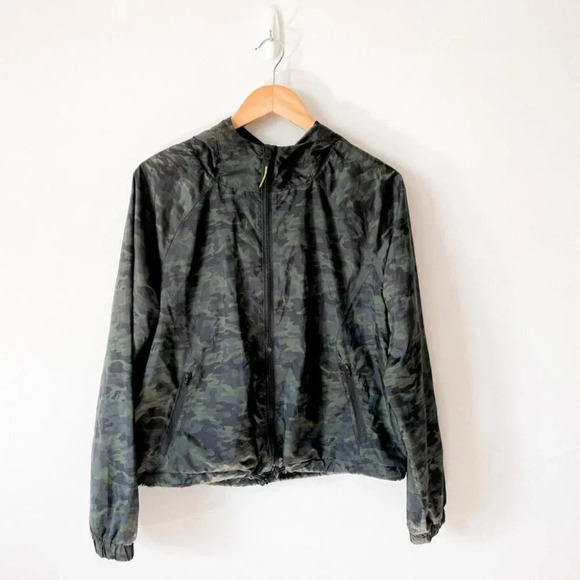 Good American Fast Track Camo Running Jacket Coat Sz 3/L - Picture 3 of 8